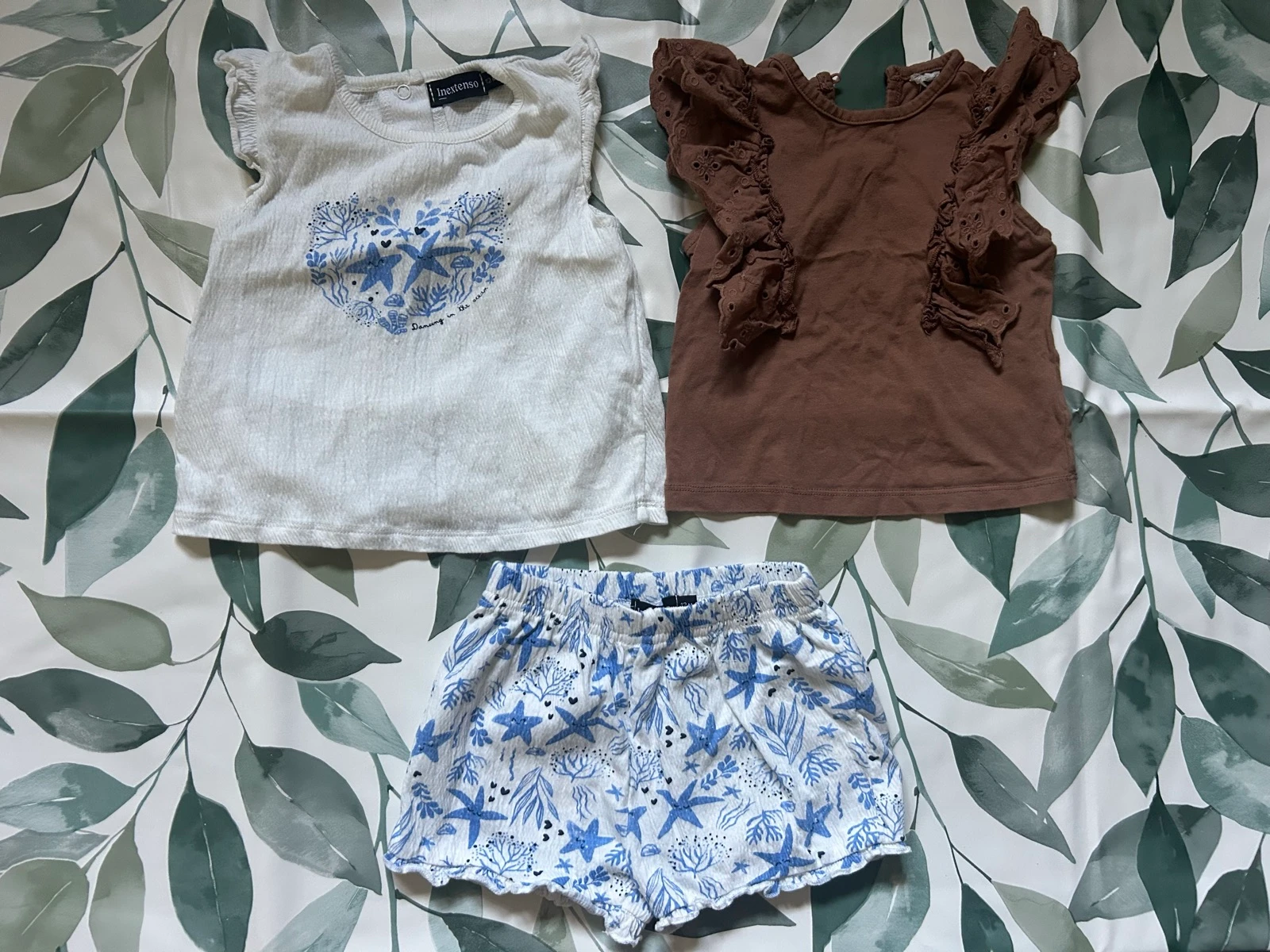 Joli lot bébé (2 tops + 1 short) taille 12 mois